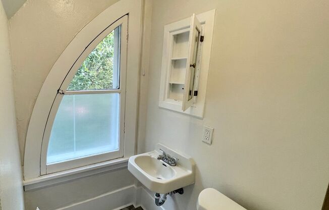 Studio, 1 bath, 355 sqft, $795, Unit 8