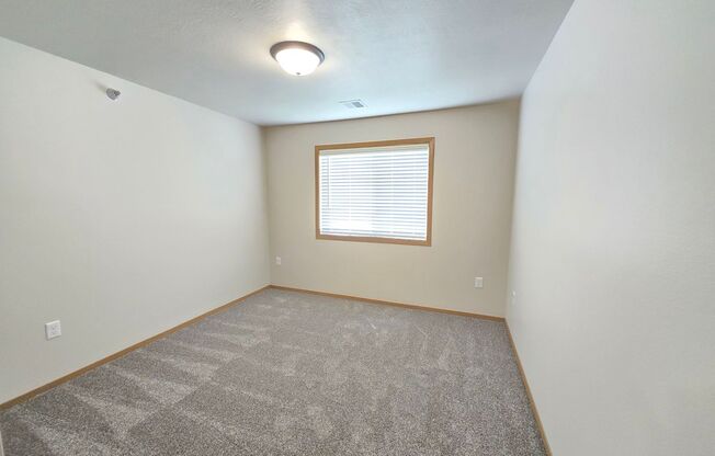 2 beds, 1 bath, 1,090 sqft, $1,230, Unit 3400 108