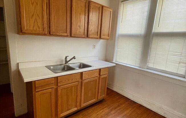 1 bed, 1 bath, 650 sqft, $950, Unit 1152 B-1