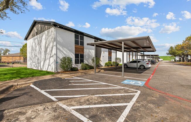 2 beds, 1 bath, $1,375, Unit 140