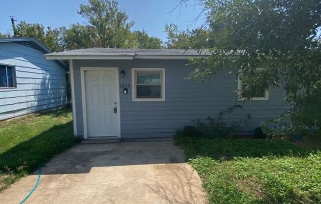 3 beds, 2 baths, $995