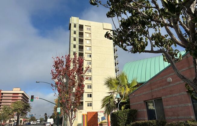 2 beds, 1 bath, $2,100, Unit UNIT 909