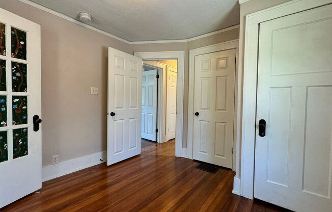 4 beds, 1 bath, $2,200