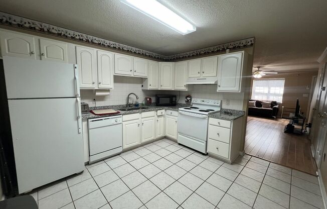 2 beds, 2.5 baths, $1,400, Unit # 33