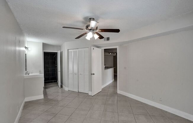 2 beds, 2 baths, $2,000, Unit APARTMENT 407