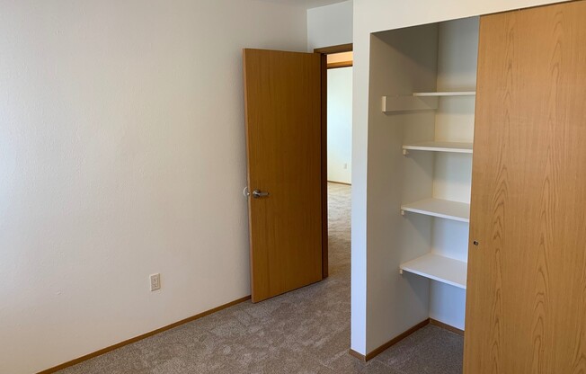 3 beds, 1 bath, 900 sqft, $1,695, Unit A103