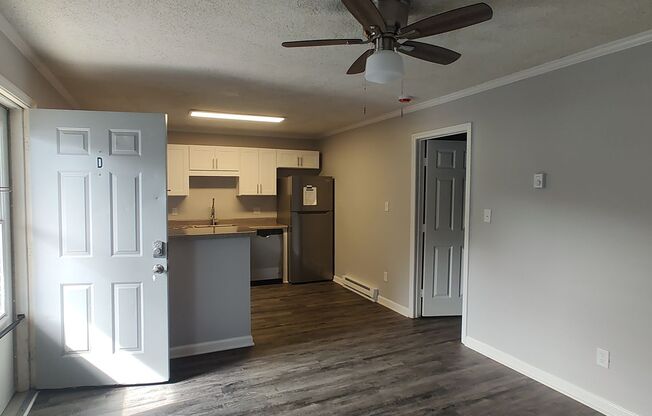 1 bed, 1 bath, 775 sqft, $970, Unit 107 - J