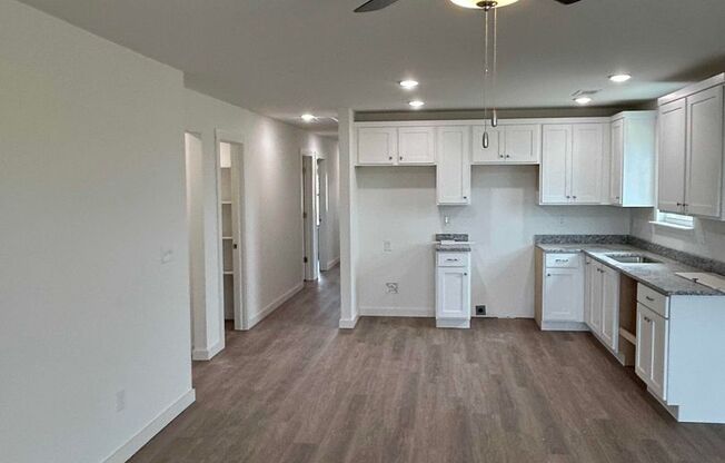 3 beds, 2 baths, 1,300 sqft, $1,495