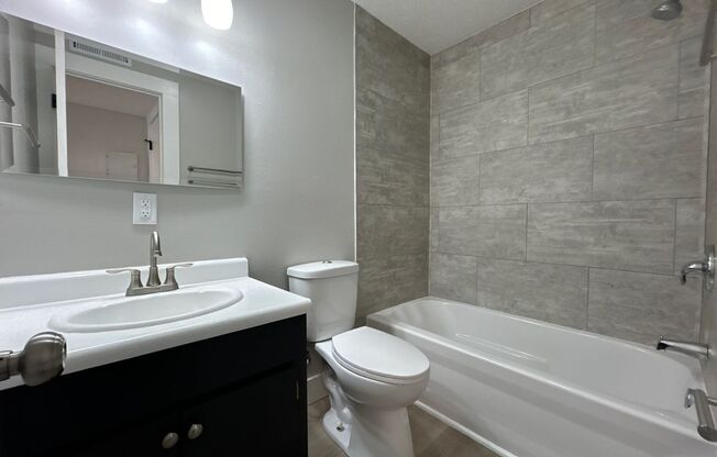 1 bed, 1 bath, 564 sqft, $695, Unit A17