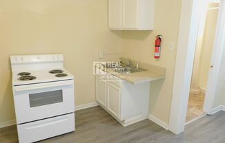 1 bed, 1 bath, $725, Unit 715-B Sevier St.