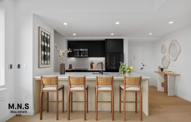 2 beds, 2 baths, $8,300, Unit 1132