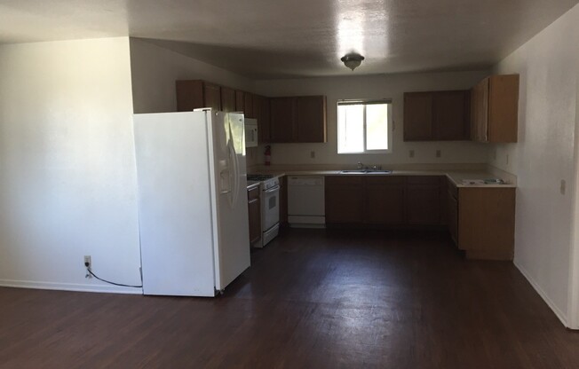 3 beds, 2 baths, $6,100, Unit A