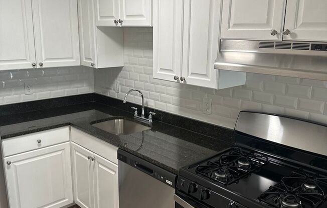 2 beds, 1 bath, 680 sqft, $2,425, Unit 21-27
