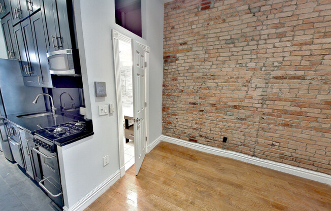 420 W 51 ST