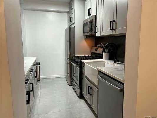 1 bed, 1 bath, 700 sqft, $2,400