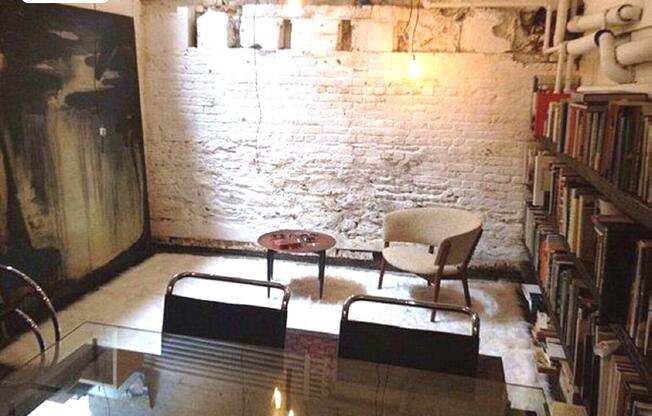 225 E 21 ST