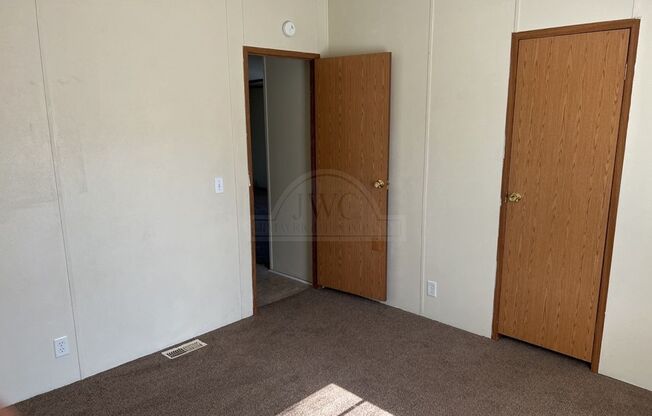 3 beds, 2 baths, $995