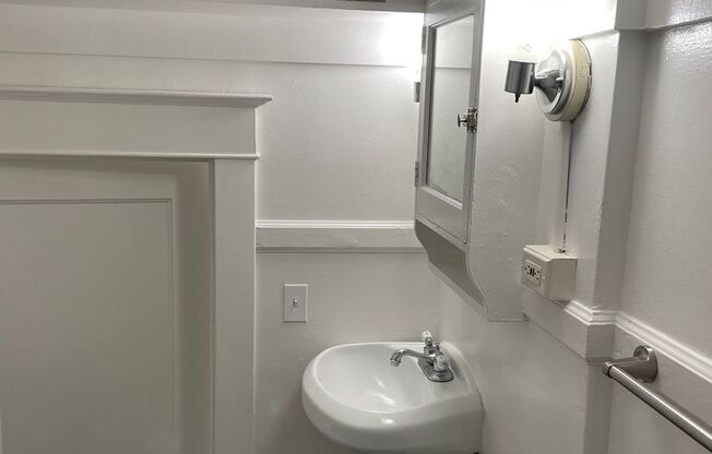 Studio, 1 bath, 375 sqft, $925, Unit 408