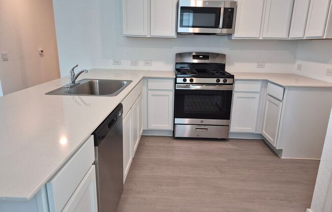 ONE MONTH FREE RENT – BRAND-NEW 4-BEDROOM HOME IN VIDA! MOVE-IN READY!