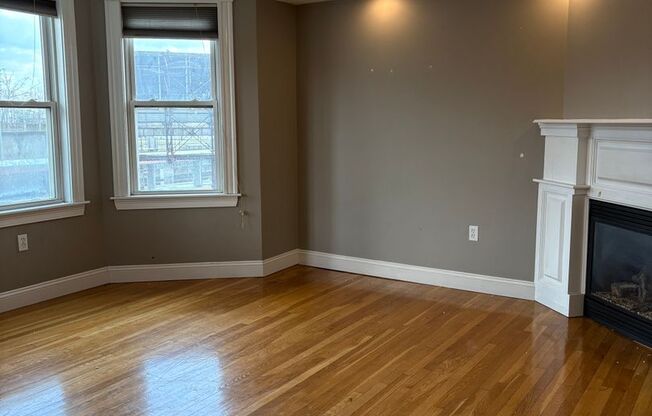 Spacious 3 Bed 2 Bath Apartment With Garage Parking!