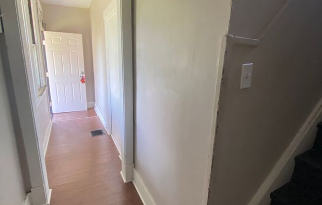 1 bed, 1 bath, $1,050, Unit Apt 2