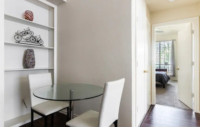3/2 Attached House in Wilshire Heights!