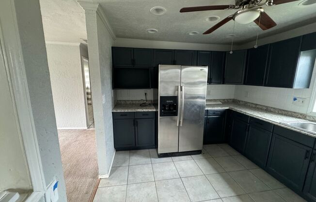 2 beds, 1 bath, $995