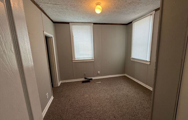Large 3 bed 1 bath! - Elwood!
