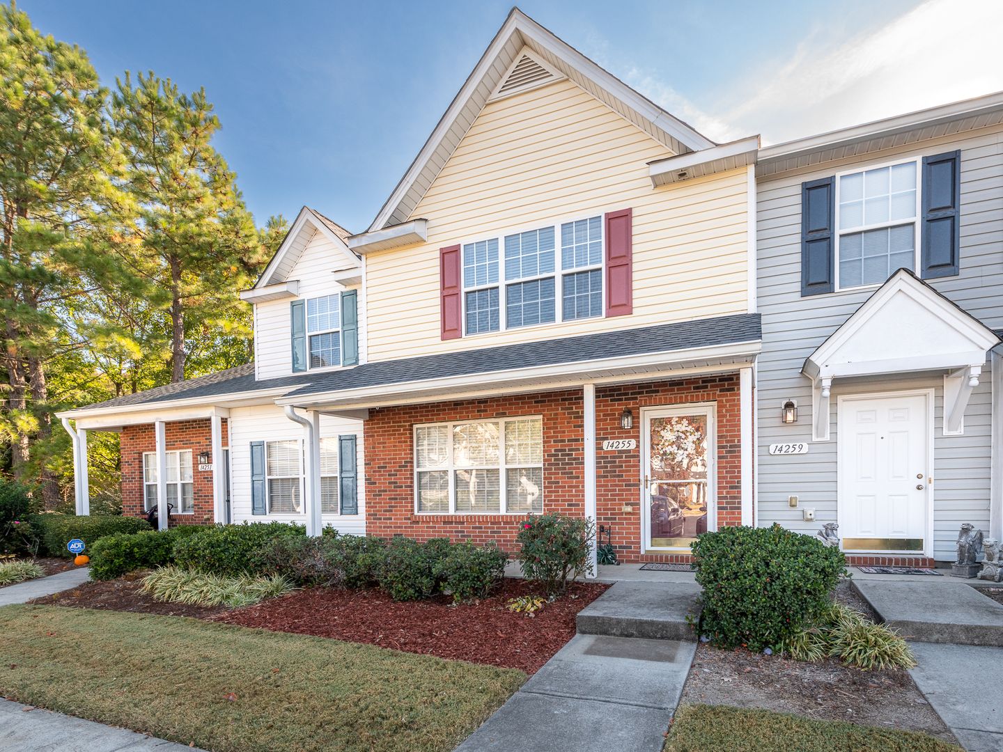 Super Townhouse with 2 MASTER BEDROOMS!