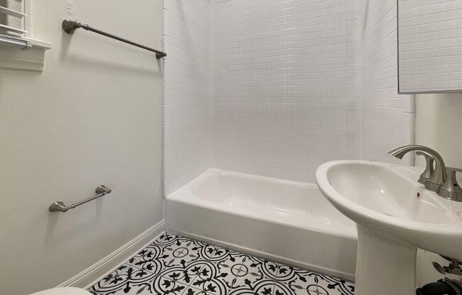 Studio, 1 bath, 350 sqft, $1,395, Unit 106