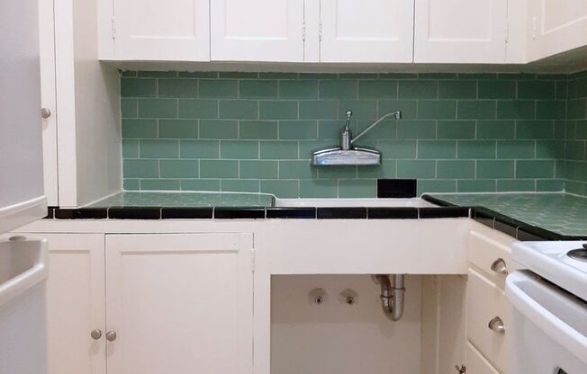 REGENT APARTMENTS (REG01)