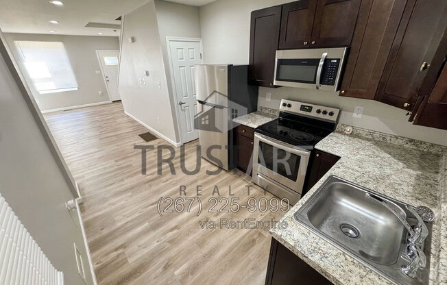 3 beds, 1 bath, 895 sqft, $1,350