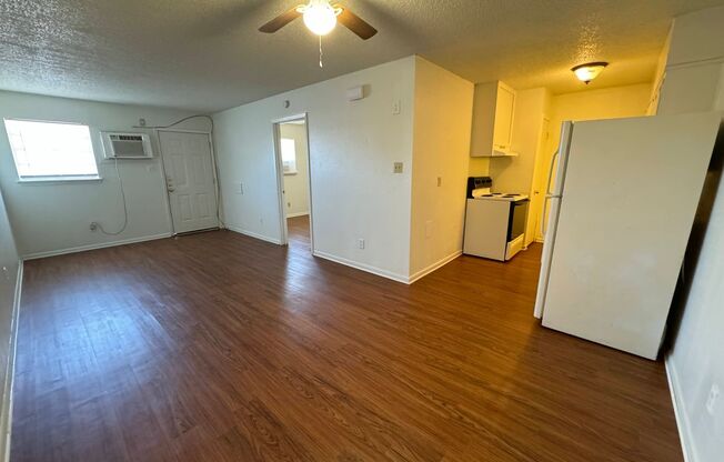 1 bed, 1 bath, $525, Unit Apt A