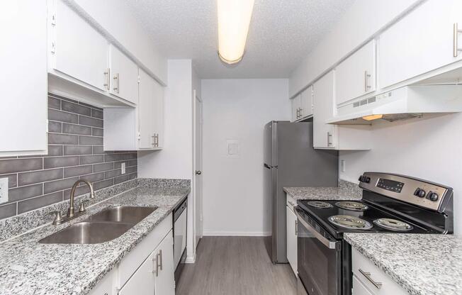 2 beds, 1.5 baths, 893 sqft, $995