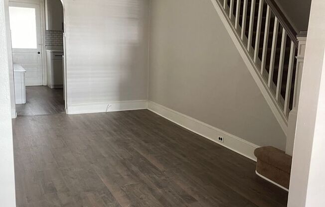 AVAILABLE NOW - MOVE-IN READY!!! Bright and Spacious 3 bedroom house in Drexel Hill!!