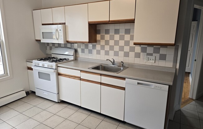 3 beds, 1 bath, 1,400 sqft, $2,900, Unit 3