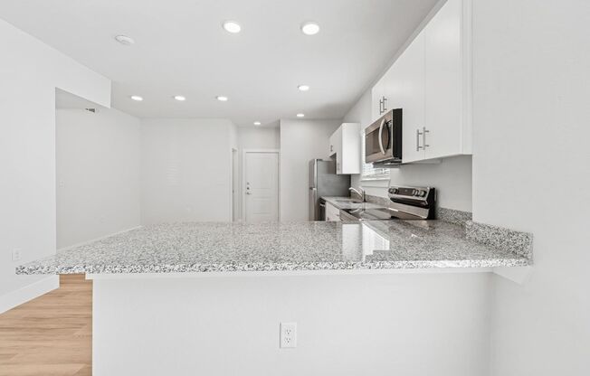 2 beds, 1 bath, 944 sqft, $1,375, Unit 323