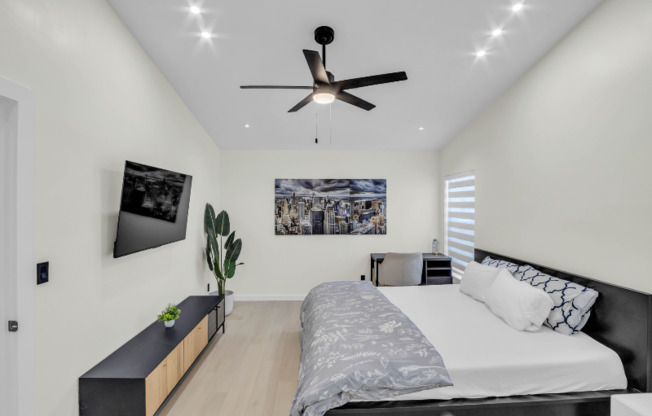 7381 NW 35 CT