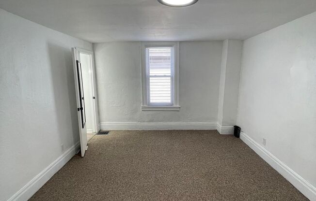 1 bed, 1 bath, $1,200, Unit Unit 2