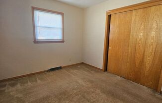 2 beds, 1 bath, $895, Unit 2719 W Laurel Street