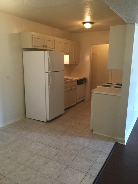 2 beds, 2 baths, 1,000 sqft, $975, Unit 8361-A