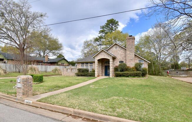 Stunning Home in the Heart of Tyler! 3bd 2.5 bath!