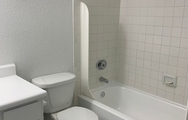 2 beds, 2 baths, 1,038 sqft, $1,085, Unit 0804