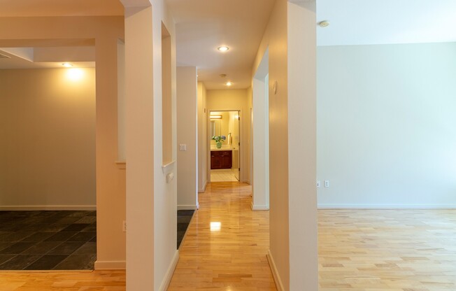 NO PARKING/2+ bed/2 bath top floor condo with full length balcony overlooking north park blocks/NO PARKING