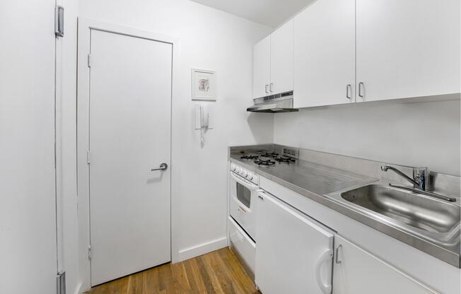 Studio, 1 bath, $3,200, Unit 508