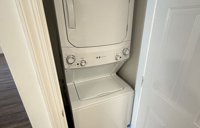 2 Bedroom 2 Bathroom Condo!