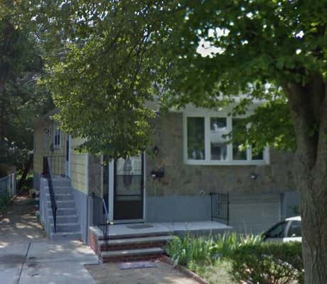 24 11 BAYSWATER AVE