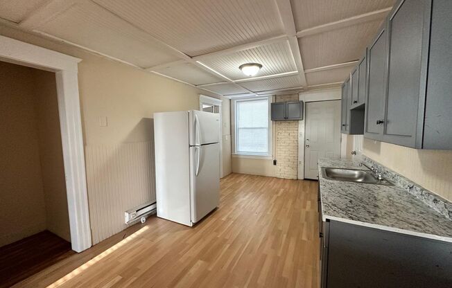 2 beds, 1 bath, $1,300, Unit 855 Main- 5L