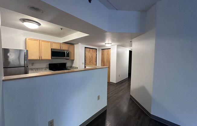 2 beds, 1 bath, 900 sqft, $1,700, Unit 204