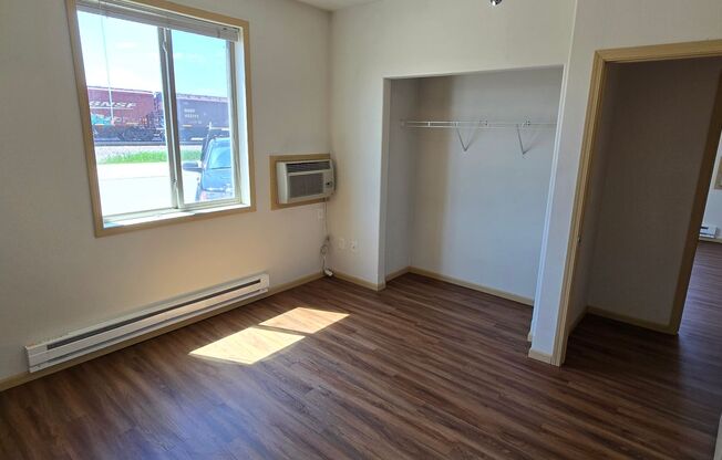 4 beds, 3 baths, $1,895, Unit 112